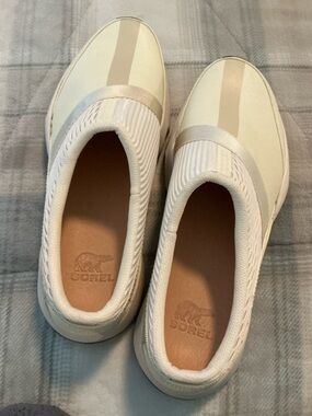 Womens  Sorel shoes size 8